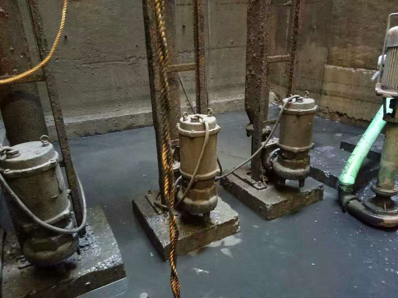 蓬江污水池清理