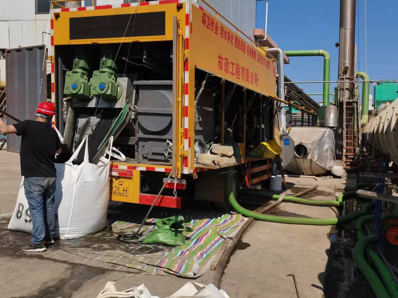 蓬江淤泥压干处理